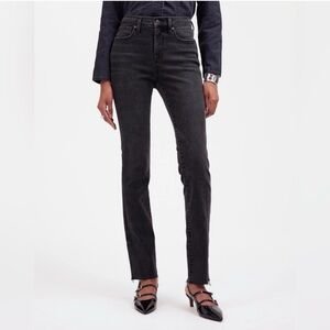 Madewell Stovepipe High-Rise Straight Leg Jeans in Washed Black. Size 31T.